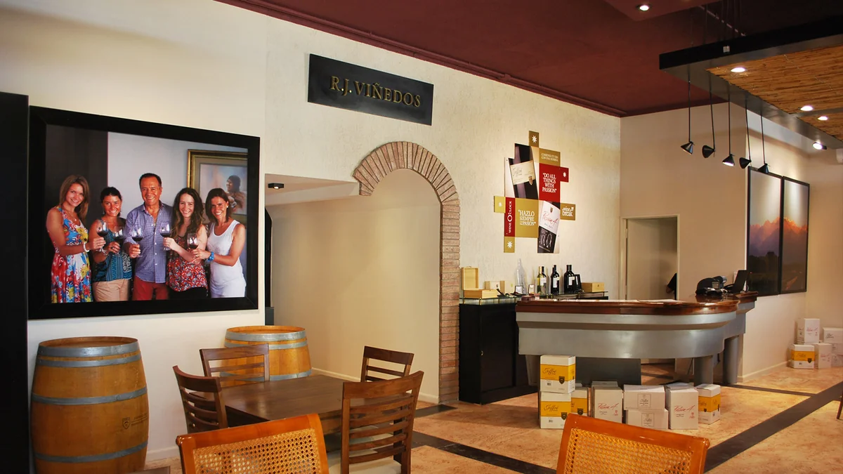 Mesa de blending en RJ Viñedos, Luján de Cuyo